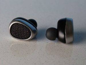 Bluetooth, cordless earbuds. (Image via Pear Designs/ Kickstarter)