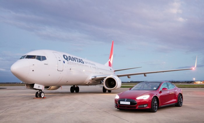 The two vehicles prepare for their race. (Image Credit: Qantas)