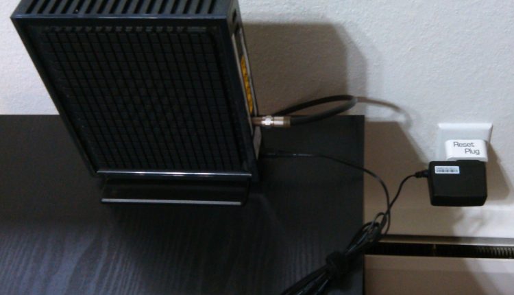 ResetPlug_Cable_modem_andRouter_in_one