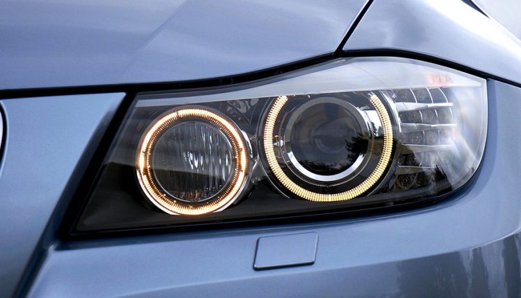 headlight-2459090_1920