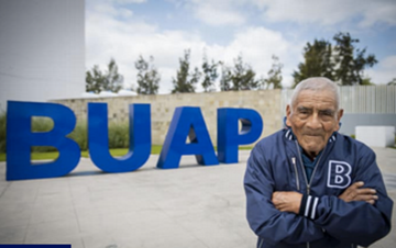 Felipe Espinosa Tecuapetla graduated with a degree in engineering at the age of 84 Credit BUAP University