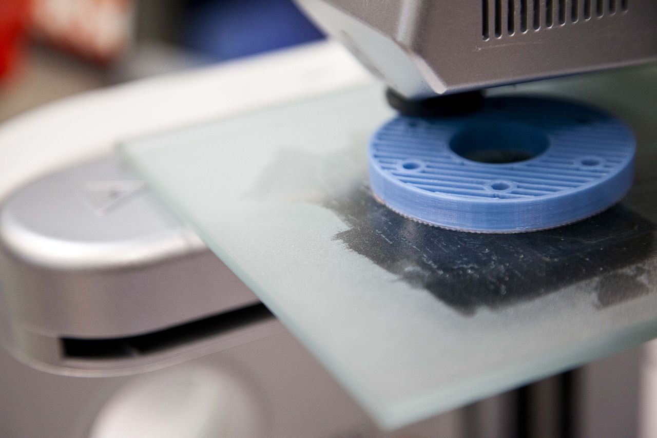 3D printing in action. (Image Credit: Sarah Gerrity, Energy Department)